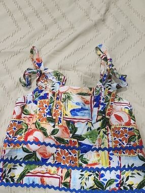 TCEC White Top with Blue, Green and Red Floral Accents PTP 17.5